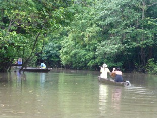 Amazon-River-QV-canoeing