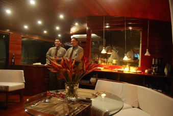 cattleya amazon cruise dining area
