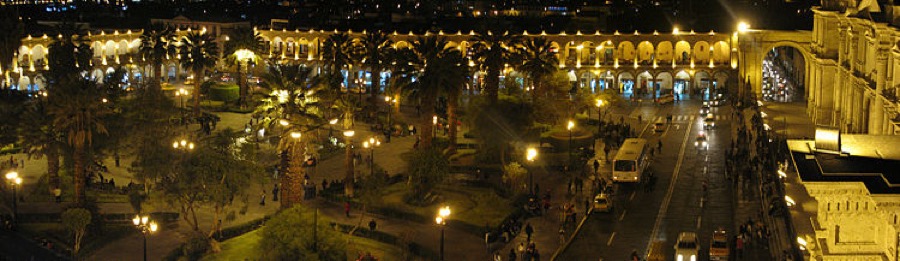 Arequipa_Plaza_by_night